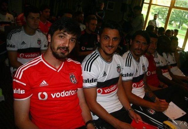 Beşiktaş'ın Yeni Formaları İngiltere'de Tanıtıldı