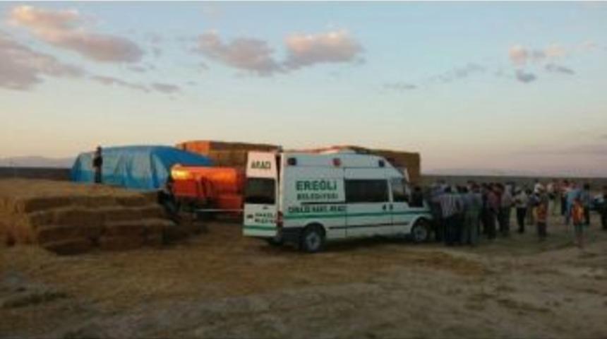 Yem Karma Makinesine D&uuml;şen Suriyeli &Ouml;ld&uuml;