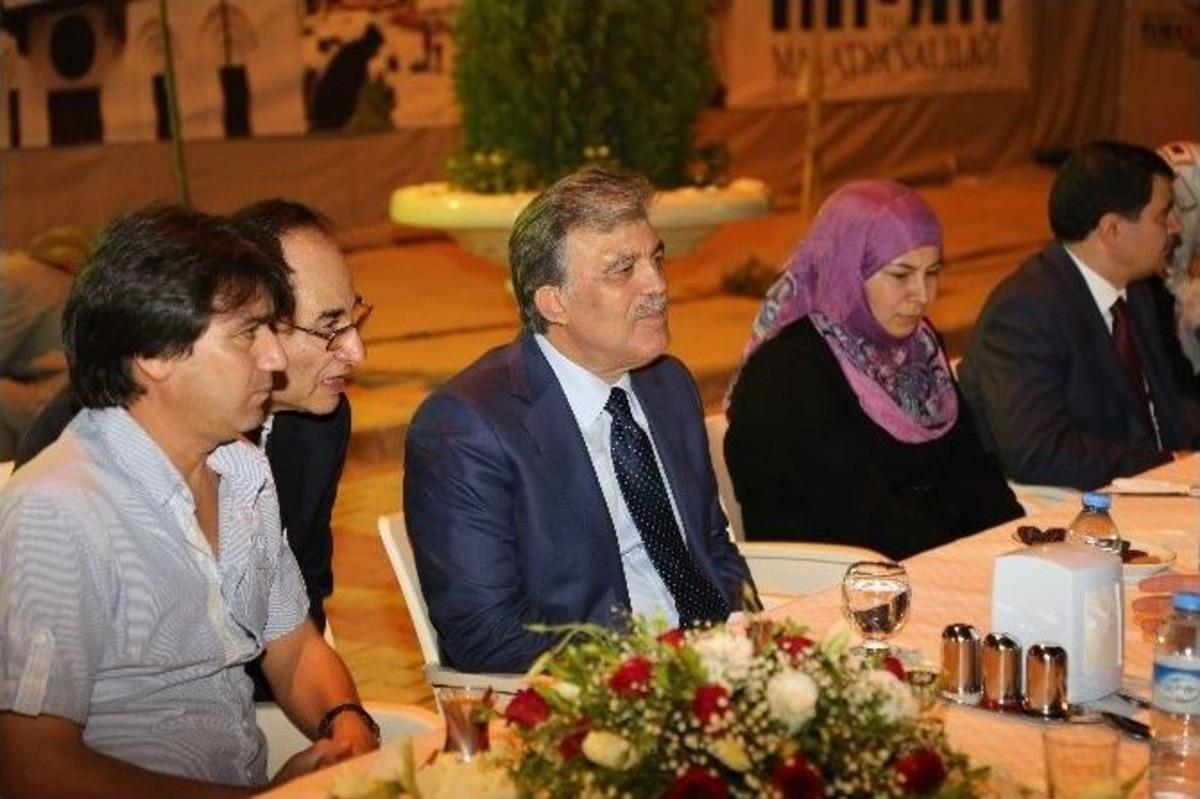 Cumhurbaşkanı G&uuml;l, İftarını Suriyeli M&uuml;ltecilerle A&ccedil;tı