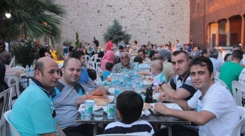 İhh Sinop Şubesinden İftar Yemeği