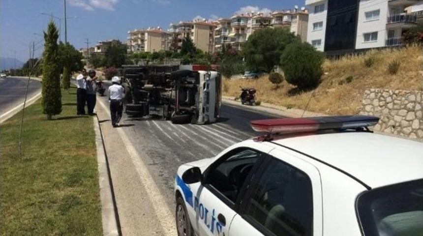 Dondurma Kamyonu Devrildi