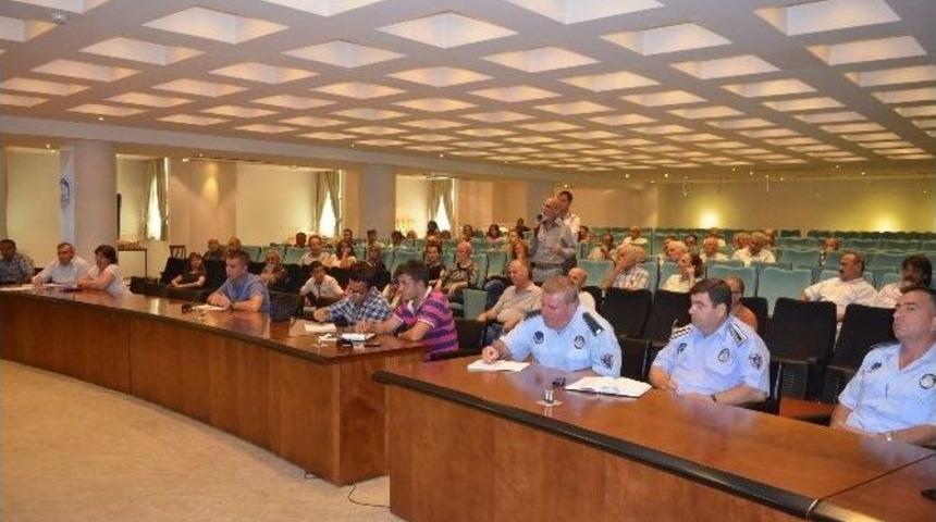 Başkan Bakıcı, Halk G&uuml;n&uuml;ne Katılan Bir Annenin Y&uuml;z&uuml;n&uuml; G&uuml;ld&uuml;rd&uuml;