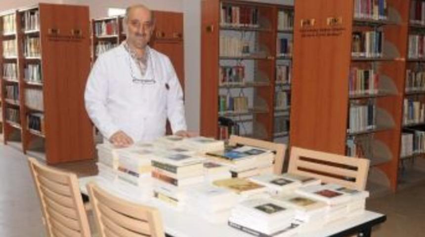 &Uuml;niversite&rsquo;ye Kitap Bağışı