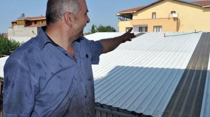 &Ccedil;alışanlarını Su Tabancası İle Serinletiyor