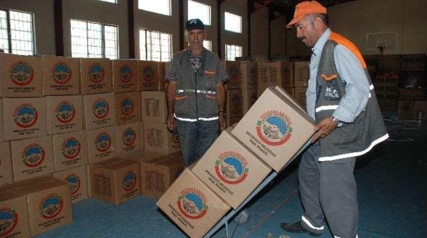 İaşe Paketleri Aşevinden Yemek Alanlaraverildi