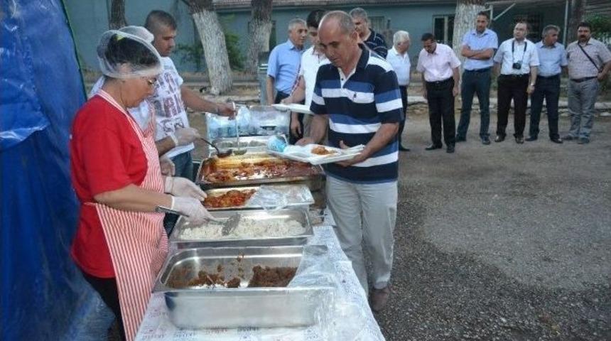 Stso Y&ouml;netimi Kula'da Vatandaşlar İle İftar A&ccedil;tı