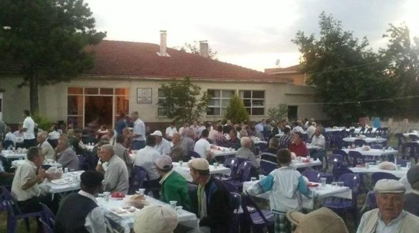 Vize İl&ccedil;esi Akpınar K&ouml;y&uuml;nde İftar Yemeği Verildi