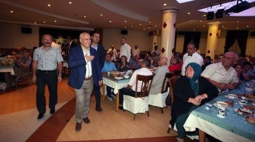 Yaşar, Balalılarla İftar Yaptı