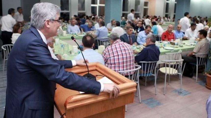 &Ccedil;&uuml; İlahiyat Fak&uuml;ltesi İftar Yemeğinde Dualar Barış Ve Kardeşlik İ&ccedil;in