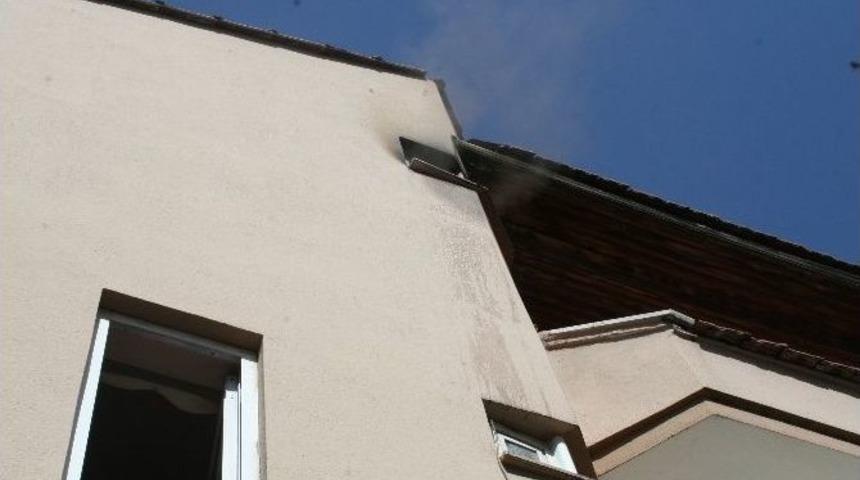 Marmaris&rsquo;te Dar Sokakta Yangın Paniği