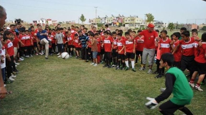 Başkan Tuna Futbol Okulu Açışına Katıldı