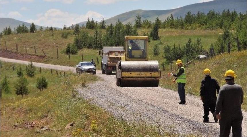 G&uuml;m&uuml;şhane K&ouml;y Yollarında Asfalt &Ccedil;alışması Ramazan Ayında Da Devam Etti