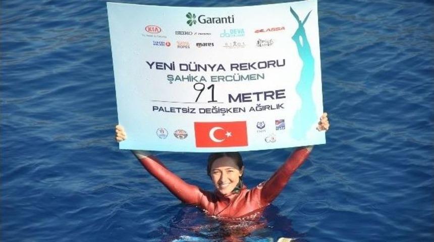 Şahika Gazze İ&ccedil;in D&uuml;nya Rekorunu Kırdı