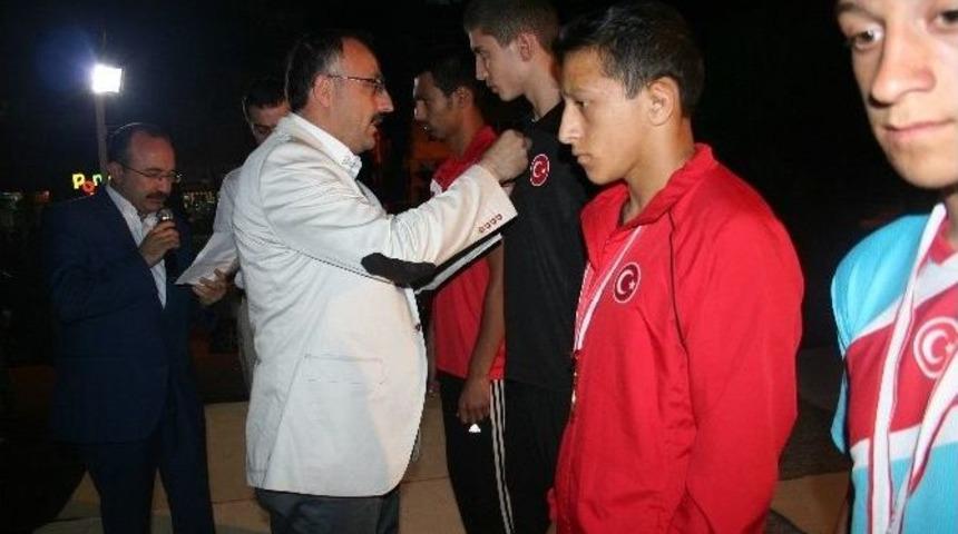 Gürsulu Genç Sporcuların Başarıları Ödüllendirildi