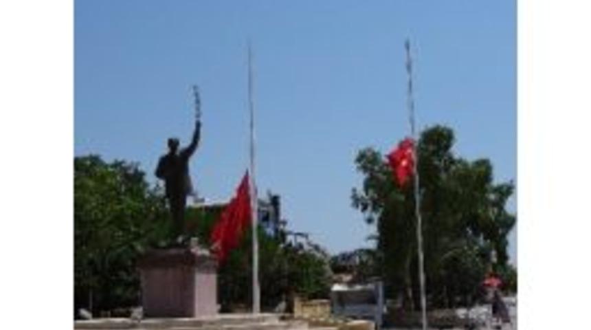 &Ccedil;anakkale'de Bayrak Krizi