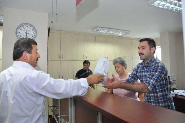 Başkan Karabacak Vatandaşların Kandilini Kutladı 1