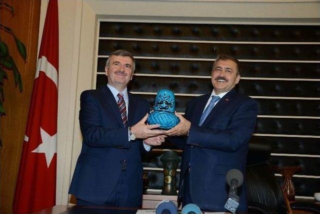 Bakan Eroğlu'ndan Başkan Akyürek’e Ziyaret