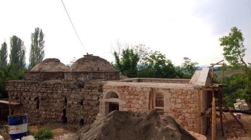 İlyasbey K&ouml;y&uuml;ndeki Tarihi Hamamın Onarımı Devam Ediyor