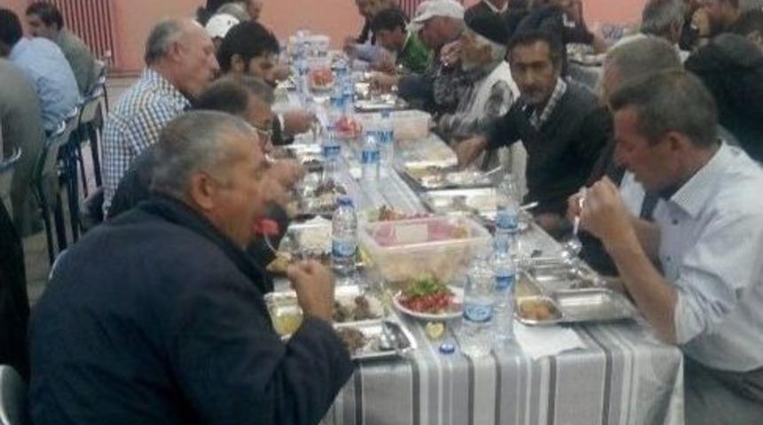 Muhtarlar Ak Parti&rsquo;nin İftar Yemeğinde Buluştu