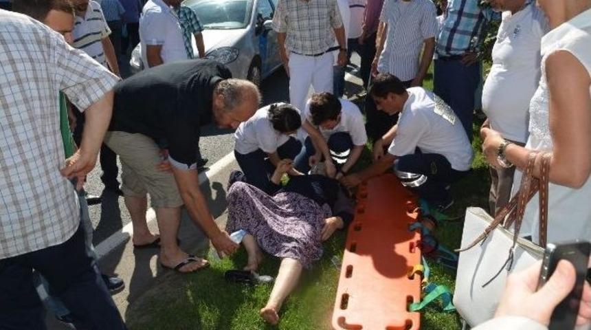 Yaşlı Kadına Otomobil &Ccedil;arptı
