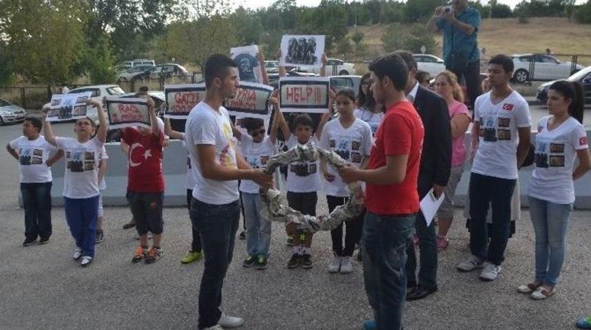 &Ccedil;ocuklardan Bm &Ouml;n&uuml;nde Filistin Eylemi