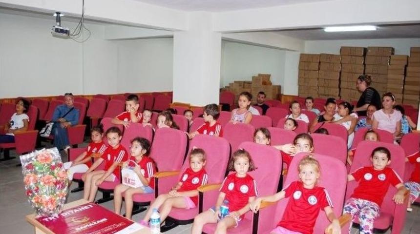 Minik Sporcular, Gazze İ&ccedil;in Kumbaralarını Boşalttı