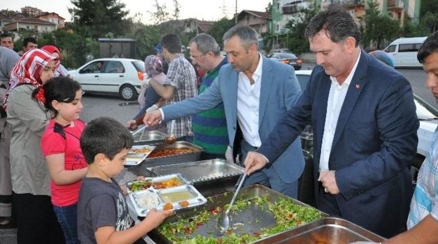 Ak Parti&rsquo;den Mahalle İftarı