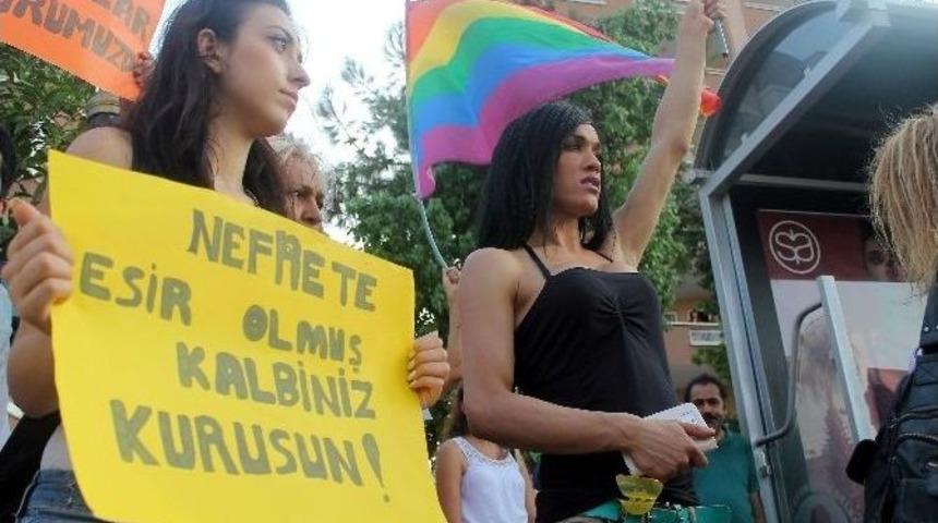 Şiddet G&ouml;rd&uuml;klerini İddia Eden Lgbt &Uuml;yeleri Eylem Yaptı