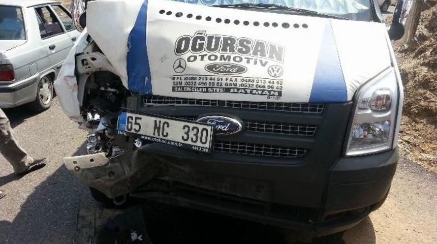 Sason&rsquo;da Trafik Kazası: 4 Yaralı