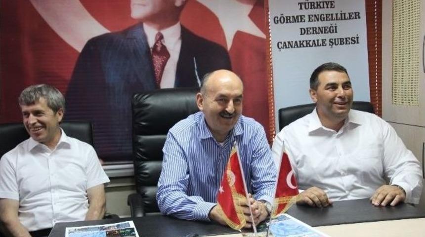 Bakan M&uuml;ezzinoğlu, &Ccedil;anakkale G&ouml;rme Engelliler Derneğini Ziyaret Etti