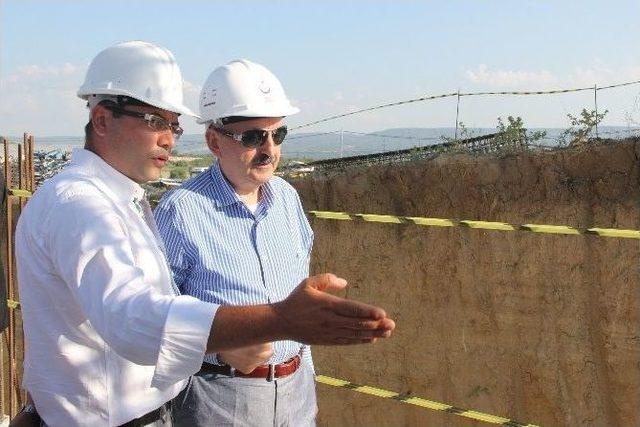 Bakan Müezzinoğlu, Çanakkale Görme Engelliler Derneğini Ziyaret Etti