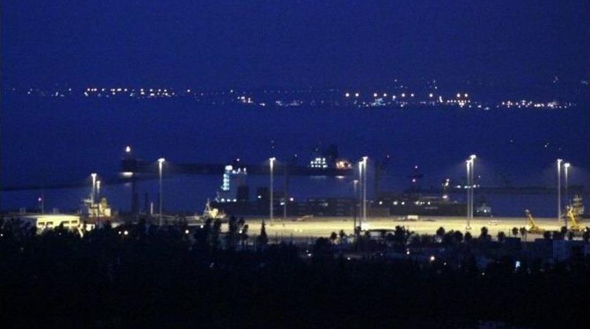 İskenderun K&ouml;rfezi&rsquo;nde Y&uuml;k Gemisi Karaya Oturdu