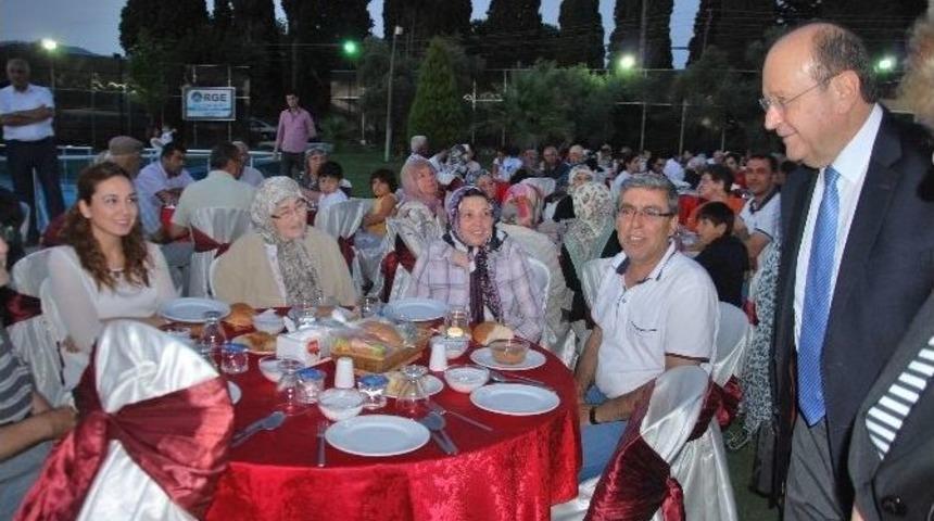 Efeler Belediye Başkanı &Ouml;zakcan, Kadir Gecesinde İftarını Şehit Aileleri İle Birlikte A&ccedil;tı
