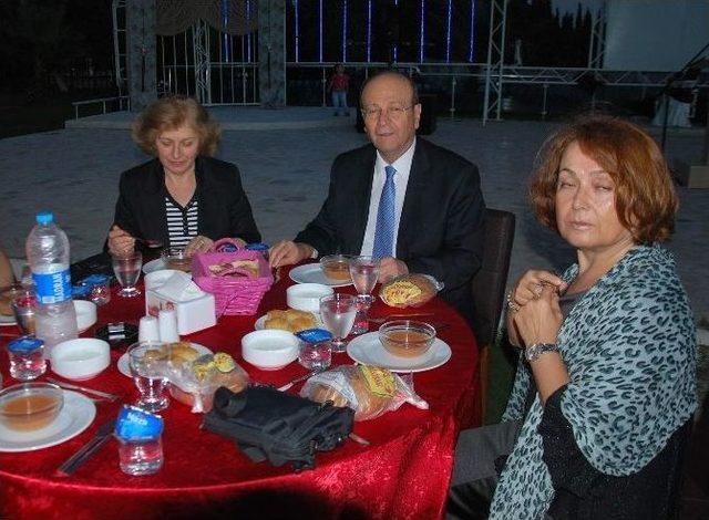 Efeler Belediye Başkanı Özakcan, Kadir Gecesinde İftarını Şehit Aileleri İle Birlikte Açtı