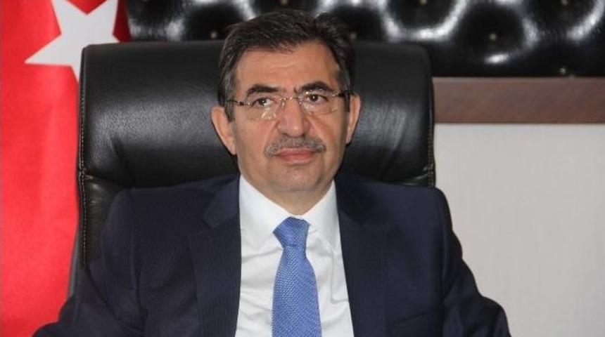 &Ccedil;evre Ve Şehircilik Bakanı İdris G&uuml;ll&uuml;ce: