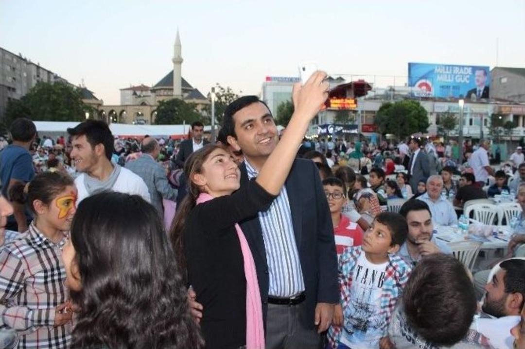 5 Bin Kişinin Katıldığı İftarda Eller Gazze İ&ccedil;in A&ccedil;ıldı