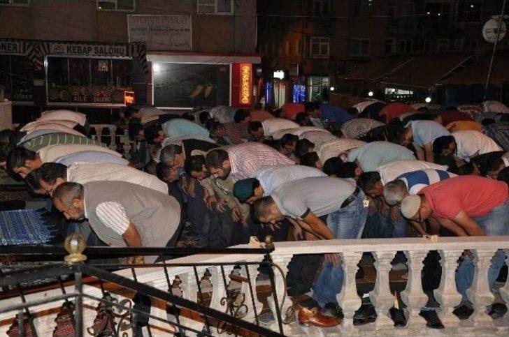 Sivas’ta Kadir Gecesi’nde Camiler Doldu Taştı