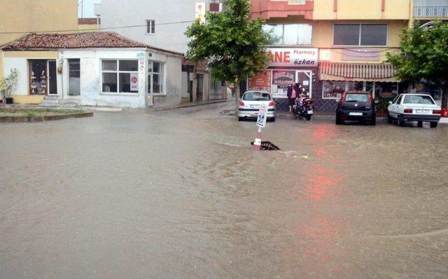 Eceabat'ta Kuvvetli Yağış