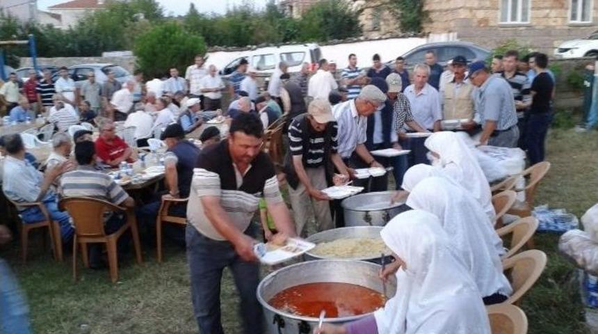 Avcılar 500 Kişiye İftar Yemeği Verdi