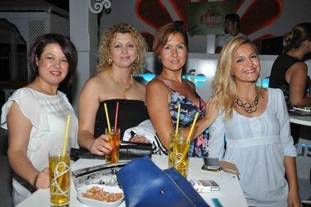 Yıldız Tilbe Kuşadası&rsquo;nda Hayranlarıyla Buluştu 1