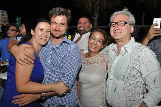 Yıldız Tilbe Kuşadası&rsquo;nda Hayranlarıyla Buluştu 2