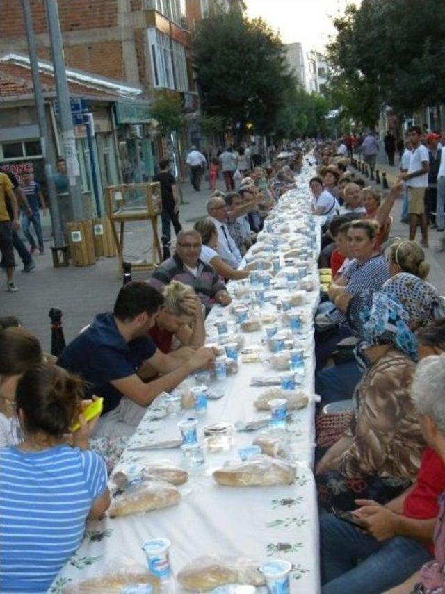 Edirne de 2 Kilometrelik İftar Sofrası Kuruldu 1