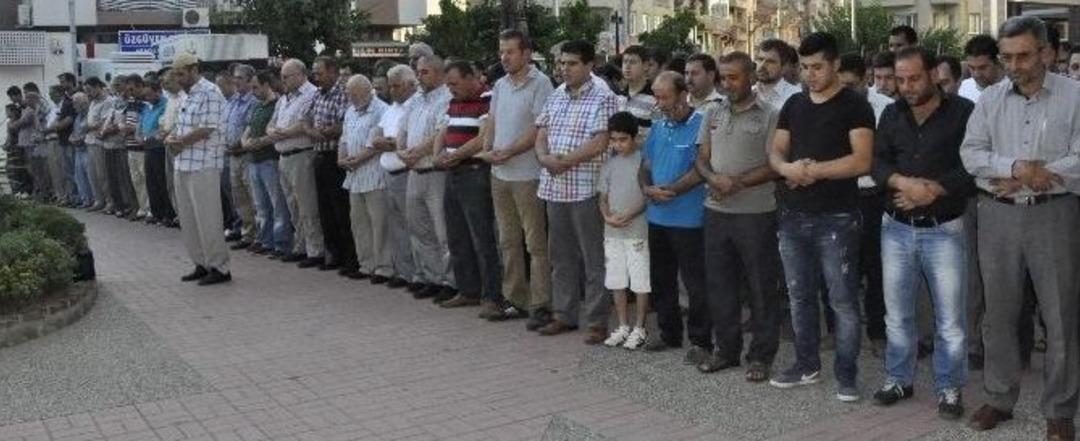 Turgutlu'da Filistin İ&ccedil;in Gıyabi Cenaze Namazı Kılındı