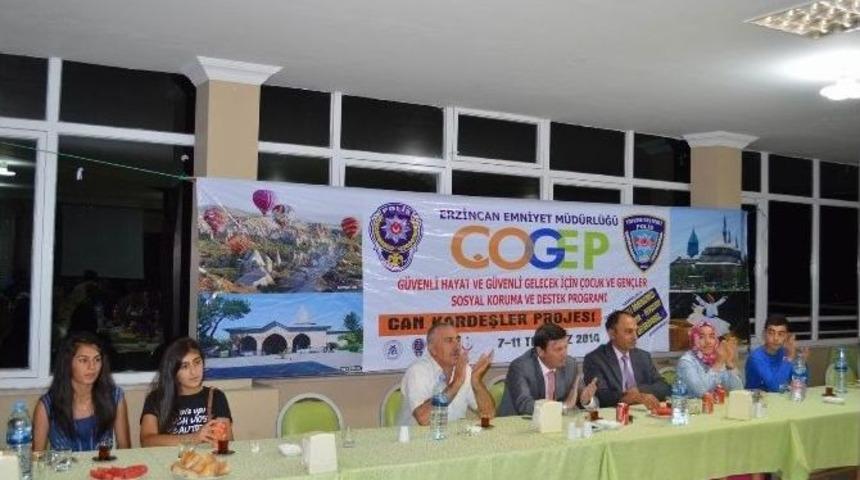 Emniyetten &Ouml;ğrenci Ve Ailelerine Kaynaşma Yemeği