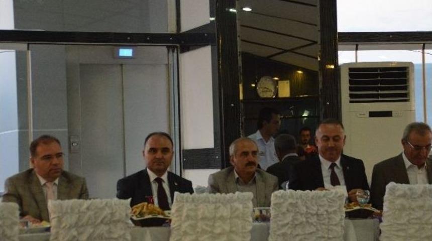 Kastamonu Valisi Tosya&rsquo;da İftar Programına Katıldı