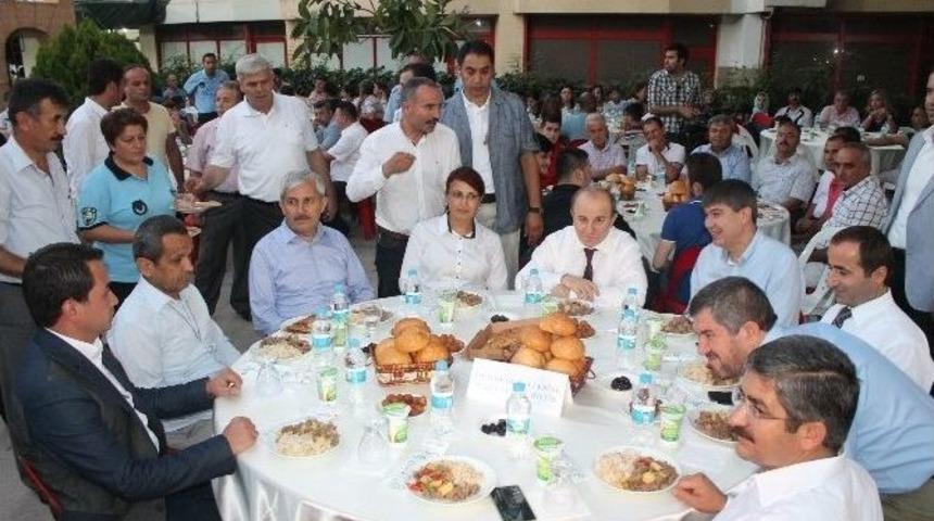 Yaklaşık 15 Bin Kişi İftarda Buluştu