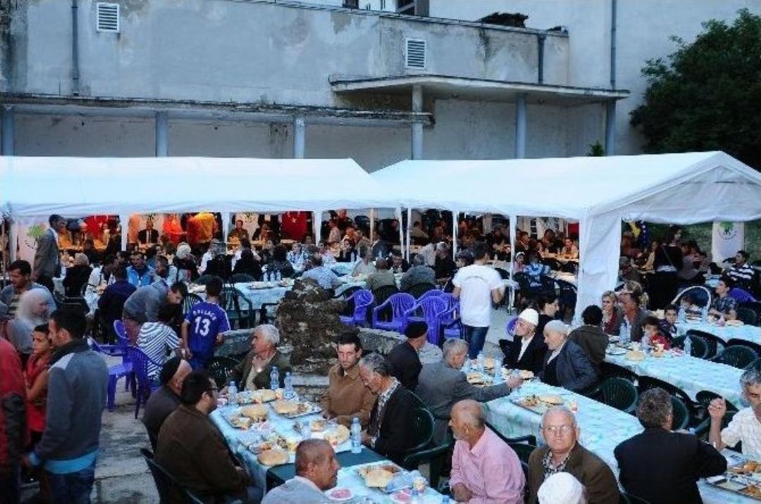 Kosova&rsquo;da Binlerce Kişiye İftar