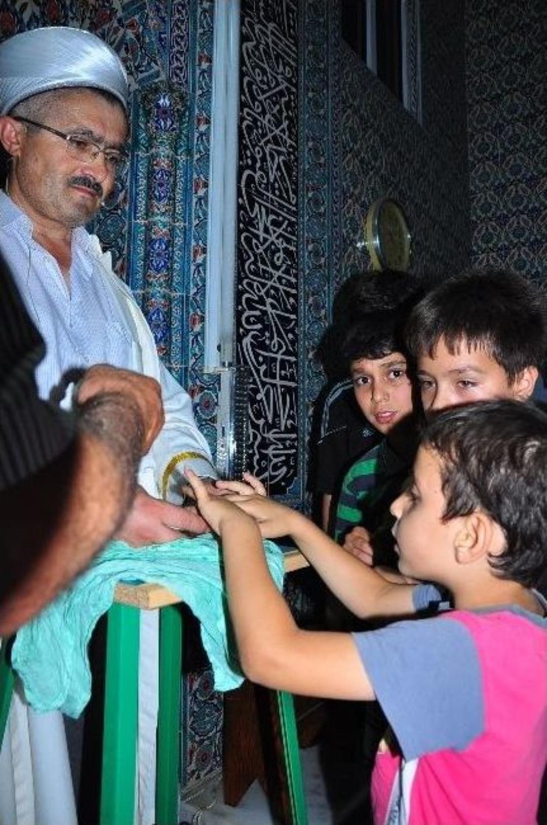 Manisalı'lar Kadir Gecesinde Camilere Akın Etti