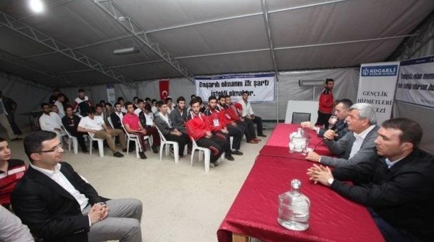 Başkan Karaosmanoğlu, Aytepe&rsquo;de Gen&ccedil;lerle Buluştu