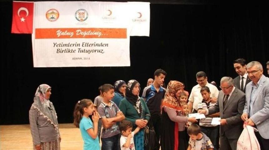 Kızılay Yetimleri Sevindirdi